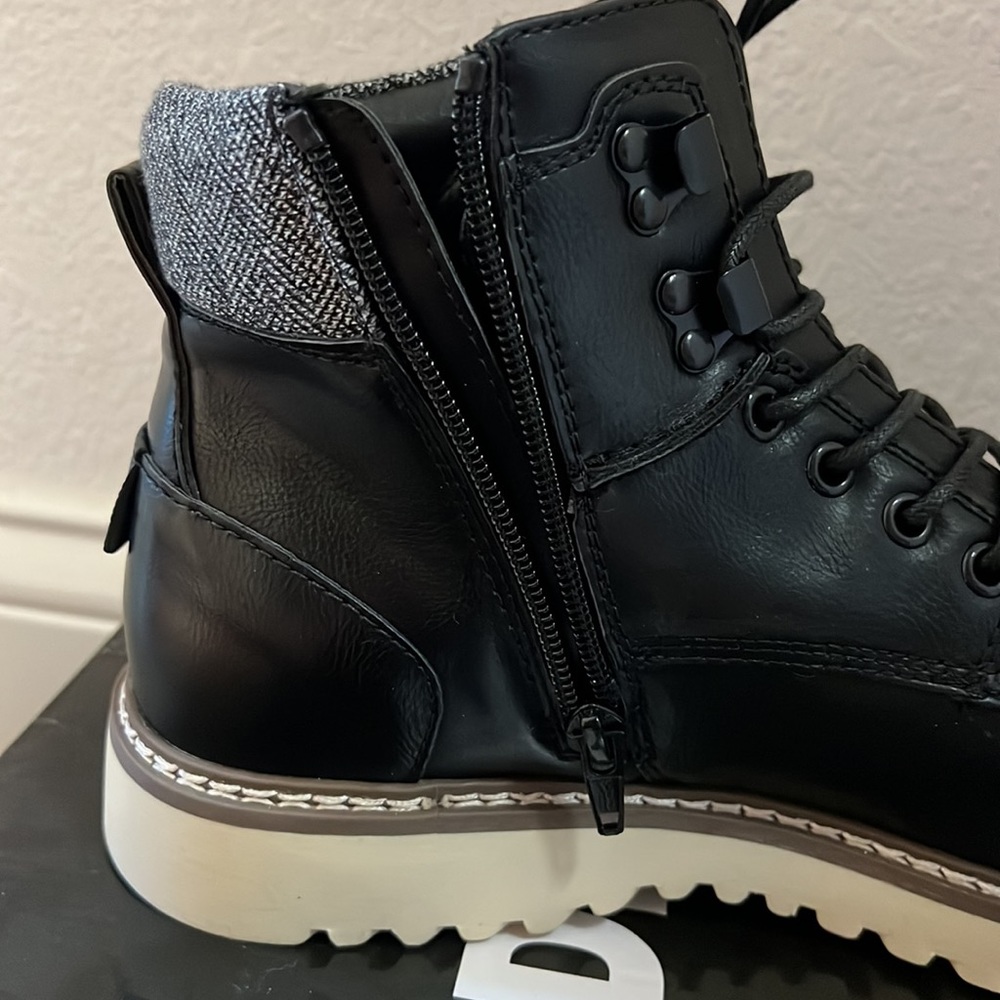 BRAND NEW Steve Madden Boots - Picture 7 of 7